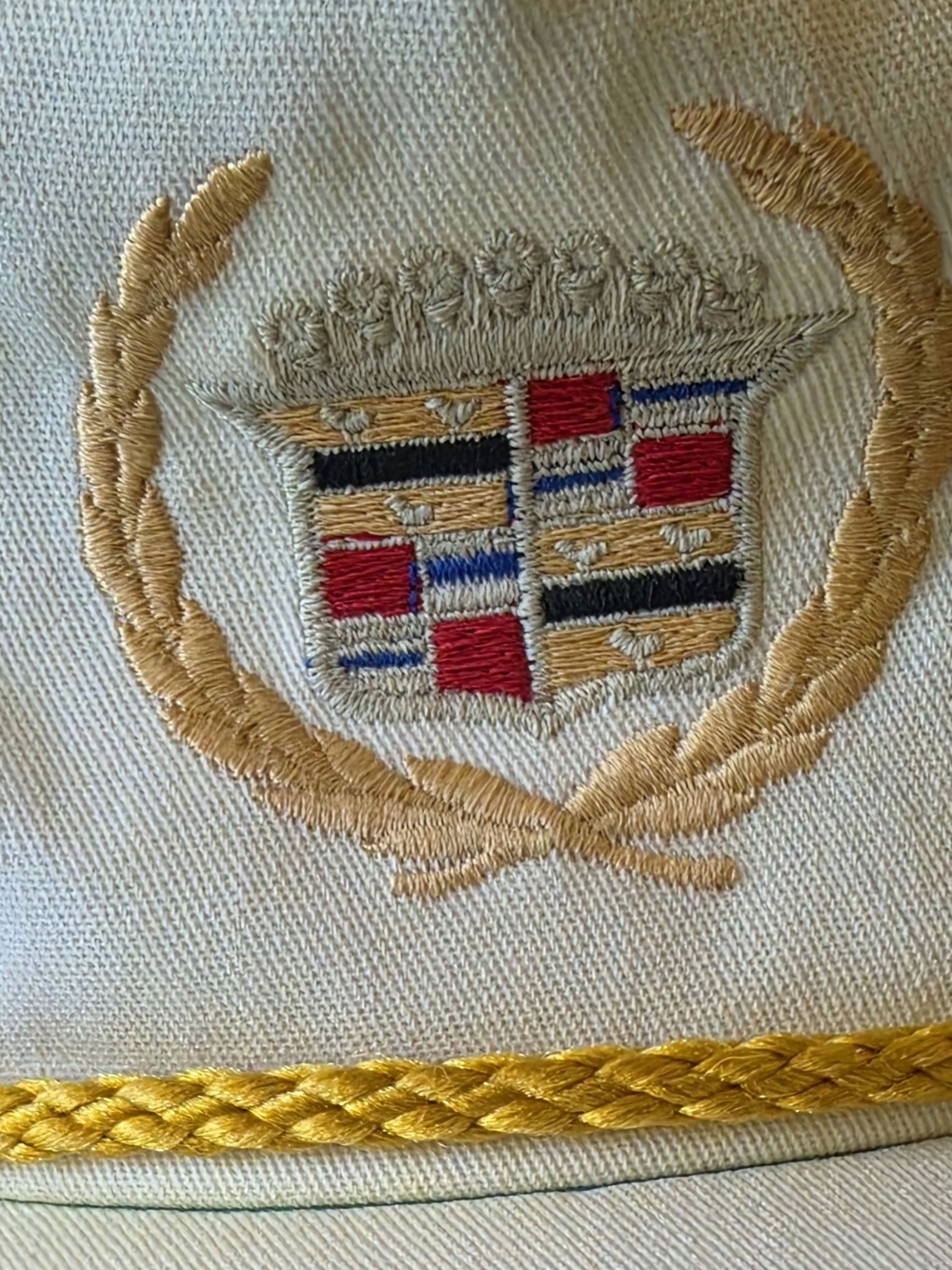 Vintage 80S 90S Cadillac Crest Embroidered Cap in White With Gold Rope